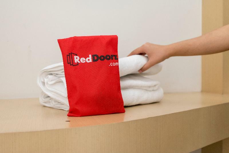ג'קרטה Reddoorz Plus @ Cideng Barat מראה חיצוני תמונה